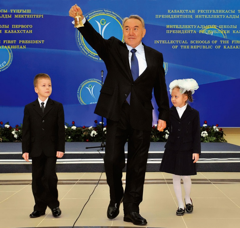 Иллюстрация к книге — Имя, ставшее эпохой. Нурсултан Назарбаев: новое прочтение биографии [i_120.jpg]