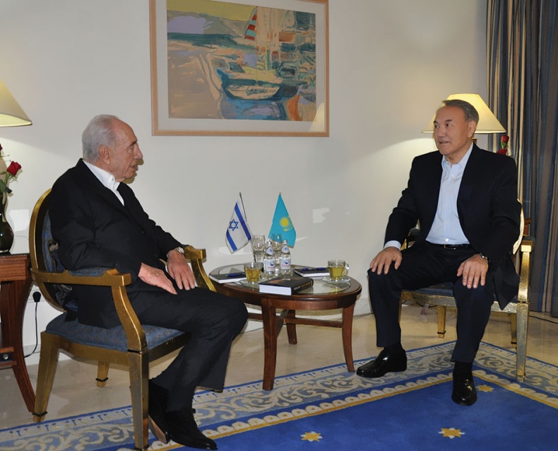 Иллюстрация к книге — Имя, ставшее эпохой. Нурсултан Назарбаев: новое прочтение биографии [i_146.jpg]