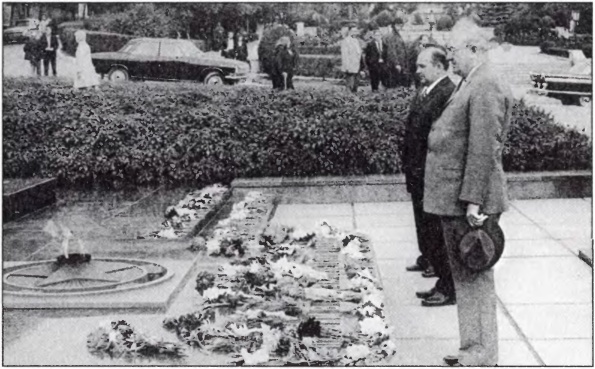 Иллюстрация к книге — Михаил Горбачев: Жизнь до Кремля [image31.jpg]