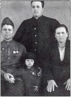 Иллюстрация к книге — Михаил Горбачев: Жизнь до Кремля [image6.jpg]