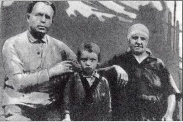 Иллюстрация к книге — Михаил Горбачев: Жизнь до Кремля [image8.jpg]