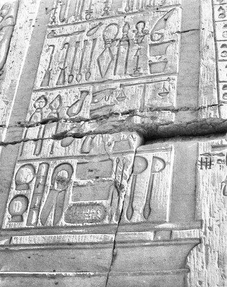 Иллюстрация к книге — Из истории зубоврачевания, или Кто лечит зубы монархам [i_029.jpg]