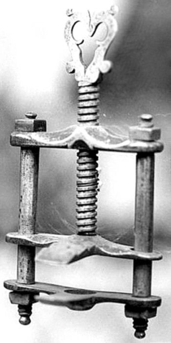 Иллюстрация к книге — Из истории зубоврачевания, или Кто лечит зубы монархам [i_125.jpg]