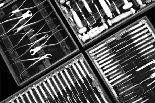 Иллюстрация к книге — Из истории зубоврачевания, или Кто лечит зубы монархам [i_240.jpg]