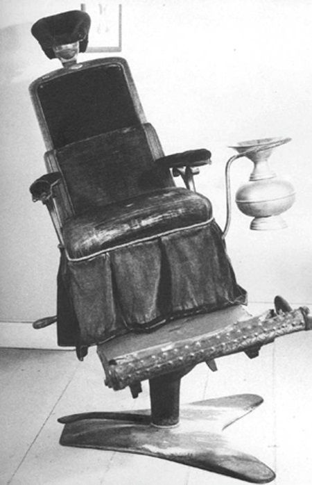 Иллюстрация к книге — Из истории зубоврачевания, или Кто лечит зубы монархам [i_268.jpg]