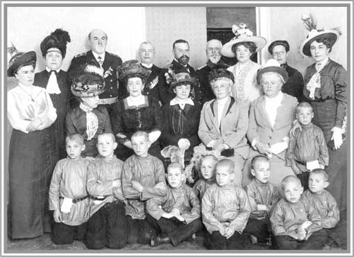 Иллюстрация к книге — Благотворительность семьи Романовых. XIX – начало XX в. Повседневная жизнь Российского императорского двора [i_048.jpg]