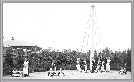 Иллюстрация к книге — Благотворительность семьи Романовых. XIX – начало XX в. Повседневная жизнь Российского императорского двора [i_062.jpg]