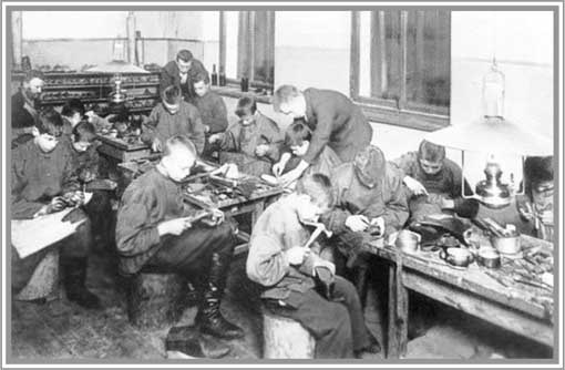 Иллюстрация к книге — Благотворительность семьи Романовых. XIX – начало XX в. Повседневная жизнь Российского императорского двора [i_073.jpg]