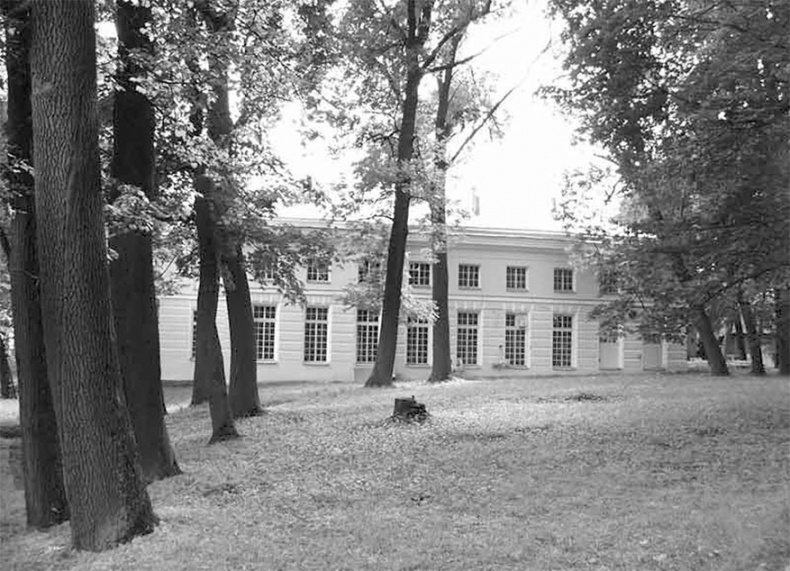 Иллюстрация к книге — Императорская кухня. XIX - начало XX в. Повседневная жизнь Российского императорского двора Уцененный товар (№1) [i_011.jpg]