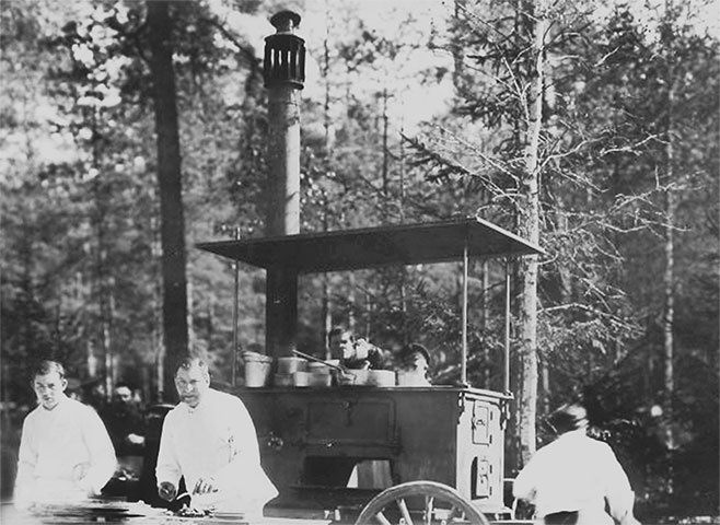 Иллюстрация к книге — Императорская кухня. XIX - начало XX в. Повседневная жизнь Российского императорского двора Уцененный товар (№1) [i_045.jpg]