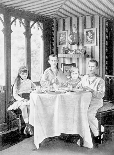 Иллюстрация к книге — Императорская кухня. XIX - начало XX в. Повседневная жизнь Российского императорского двора Уцененный товар (№1) [i_064.jpg]