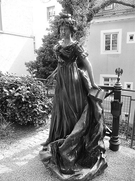 Иллюстрация к книге — Люди Зимнего дворца. Монаршие особы, их фавориты и слуги [i_062.jpg]