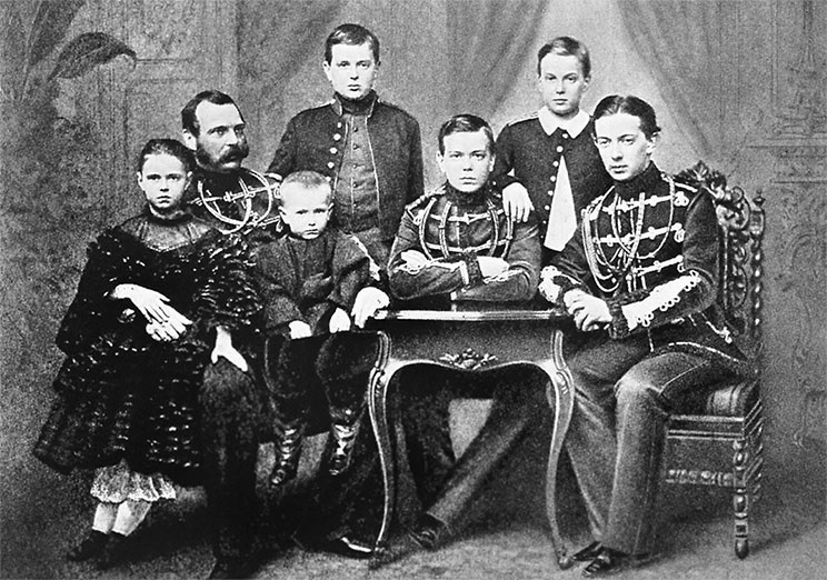 Иллюстрация к книге — Люди Зимнего дворца. Монаршие особы, их фавориты и слуги [i_135.jpg]