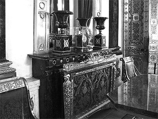 Иллюстрация к книге — Люди Зимнего дворца. Монаршие особы, их фавориты и слуги [i_186.jpg]