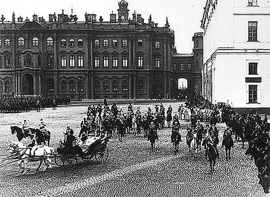 Иллюстрация к книге — Люди Зимнего дворца. Монаршие особы, их фавориты и слуги [i_277.jpg]