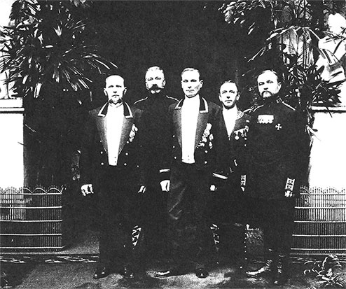 Иллюстрация к книге — Люди Зимнего дворца. Монаршие особы, их фавориты и слуги [i_369.jpg]