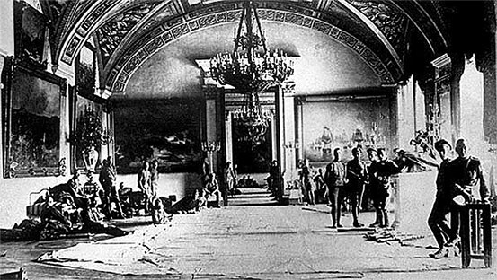 Иллюстрация к книге — Люди Зимнего дворца. Монаршие особы, их фавориты и слуги [i_542.jpg]