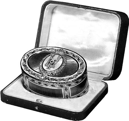 Иллюстрация к книге — Ювелирные сокровища Российского императорского двора [_295.jpg]