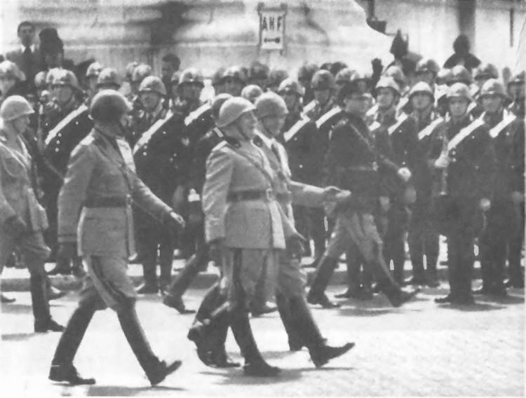 Иллюстрация к книге — Жизнь и смерть Бенито Муссолини [i_027.jpg]