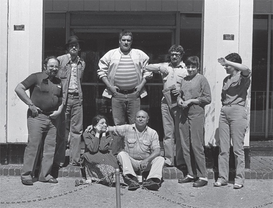 Иллюстрация к книге — Быть Сергеем Довлатовым. Традегия веселого человека [i_033.jpg]