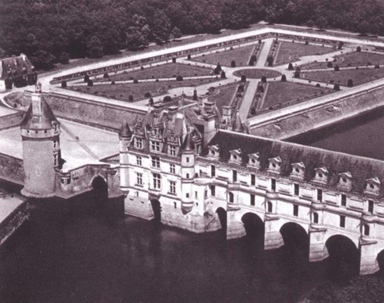 Иллюстрация к книге — Диана Де Пуатье [i_026.jpg]