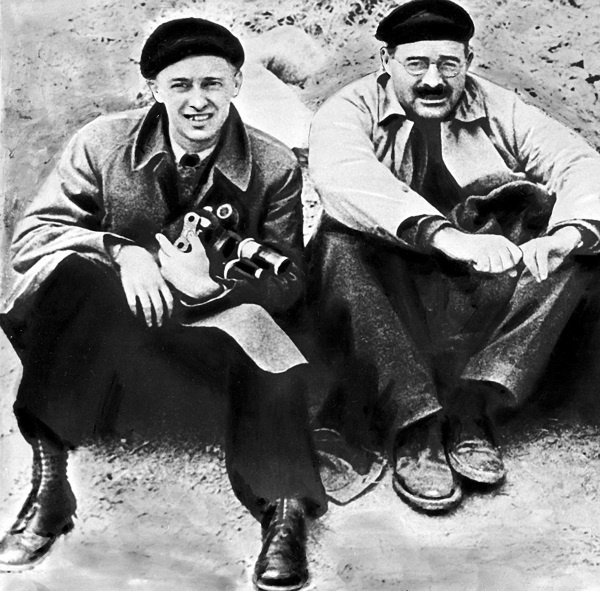 Иллюстрация к книге — Под пулеметным огнем. Записки фронтового оператора [i_002.jpg]