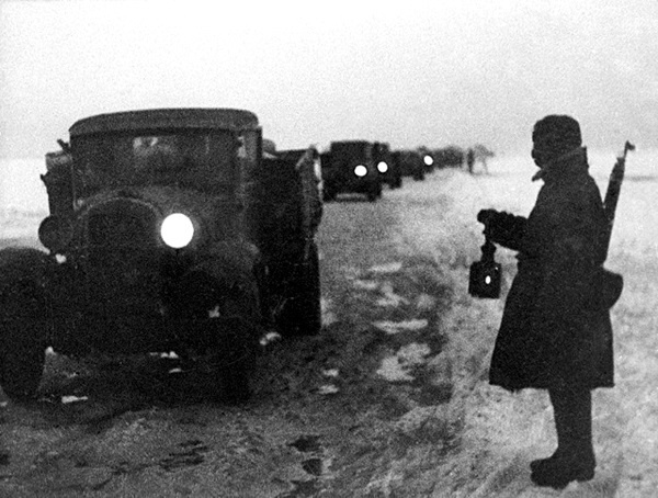 Иллюстрация к книге — Под пулеметным огнем. Записки фронтового оператора [i_010.jpg]