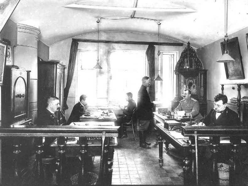 Иллюстрация к книге — Бандитский Петербург. 25 лет спустя [vkl1_02_3.jpg]