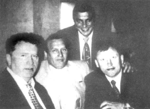 Иллюстрация к книге — Бандитский Петербург. 25 лет спустя [vkl1_14.jpg]