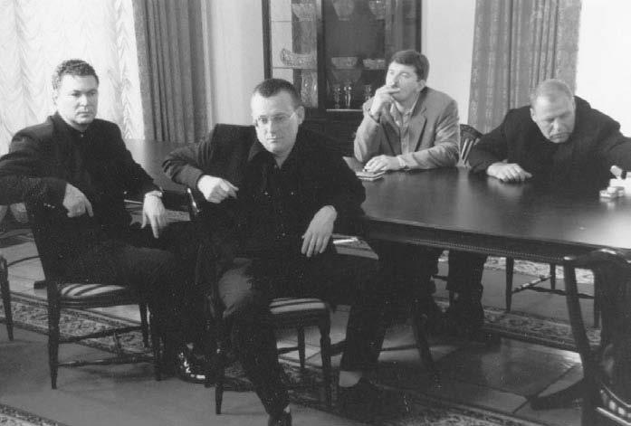 Иллюстрация к книге — Бандитский Петербург. 25 лет спустя [vkl2_15_3.jpg]