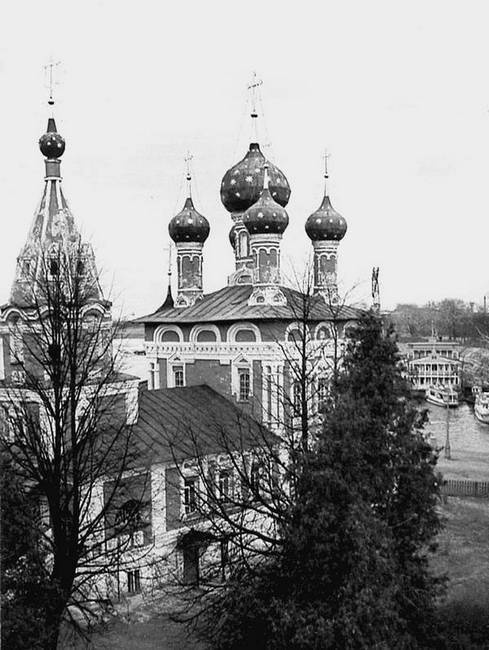 Иллюстрация к книге — Подлинная история Дома Романовых. Путь к святости [i_010.jpg]