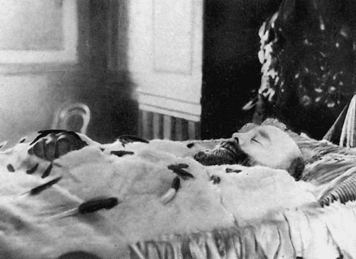 Иллюстрация к книге — Подлинная история Дома Романовых. Путь к святости [i_096.jpg]