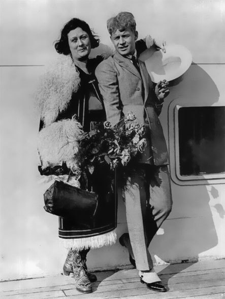 Иллюстрация к книге — Тайна гибели Сергея Есенина. «Черный человек» из ОГПУ [i_029.jpg]