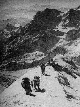 Иллюстрация к книге — В разреженном воздухе [i_002.jpg]