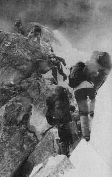 Иллюстрация к книге — В разреженном воздухе [i_005.jpg]