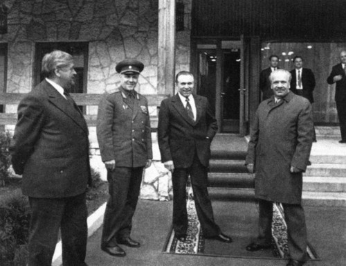 Иллюстрация к книге — Щёлоков [i_019.jpg]