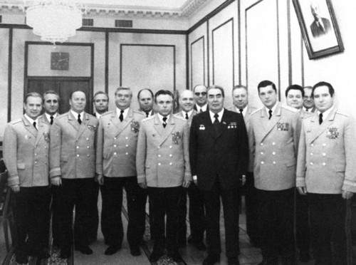 Иллюстрация к книге — Щёлоков [i_024.jpg]