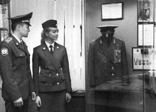 Иллюстрация к книге — Щёлоков [i_032.jpg]