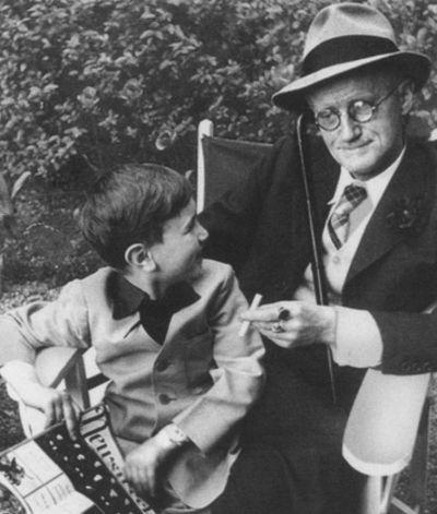 Иллюстрация к книге — Джойс [i_055.jpg]