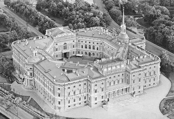 Иллюстрация к книге — Строгоновы. 500 лет рода. Выше только цари [i_003.jpg]