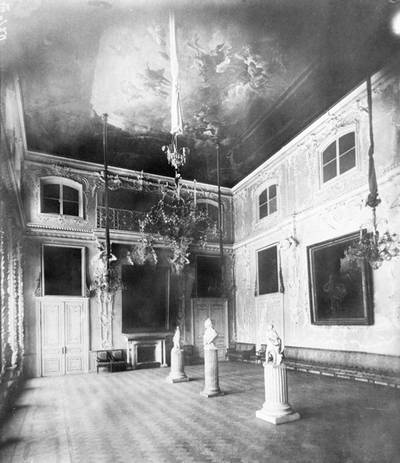 Иллюстрация к книге — Строгоновы. 500 лет рода. Выше только цари [i_029.jpg]