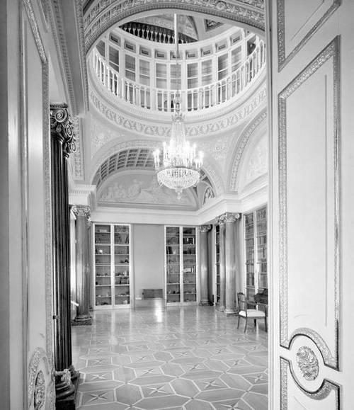 Иллюстрация к книге — Строгоновы. 500 лет рода. Выше только цари [i_055.jpg]