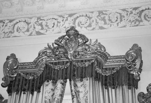 Иллюстрация к книге — Строгоновы. 500 лет рода. Выше только цари [i_145.jpg]