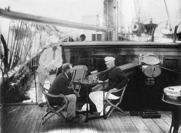 Иллюстрация к книге — Строгоновы. 500 лет рода. Выше только цари [i_196.jpg]