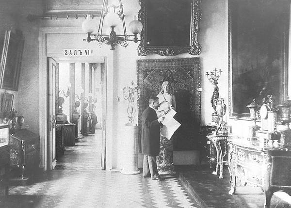 Иллюстрация к книге — Строгоновы. 500 лет рода. Выше только цари [i_211.jpg]