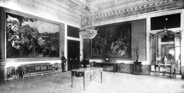 Иллюстрация к книге — Строгоновы. 500 лет рода. Выше только цари [i_235.jpg]