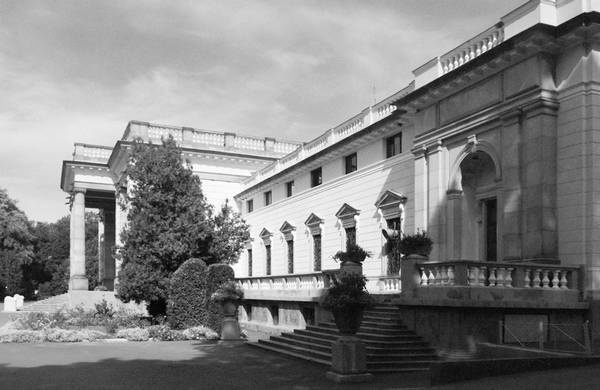 Иллюстрация к книге — Строгоновы. 500 лет рода. Выше только цари [i_239.jpg]