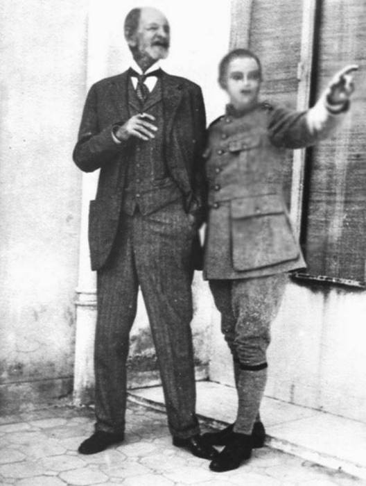 Иллюстрация к книге — Строгоновы. 500 лет рода. Выше только цари [i_245.jpg]