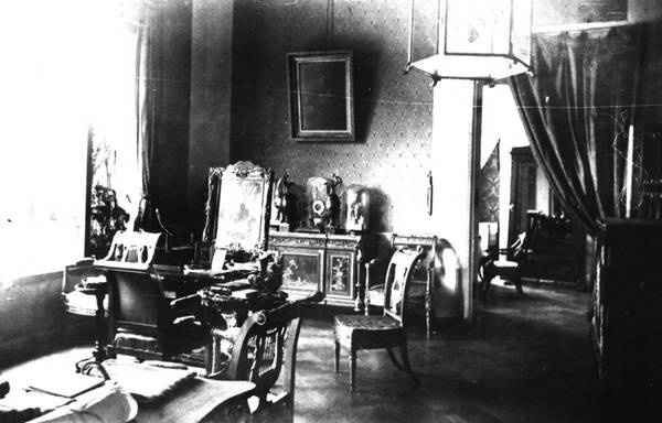 Иллюстрация к книге — Строгоновы. 500 лет рода. Выше только цари [i_375.jpg]