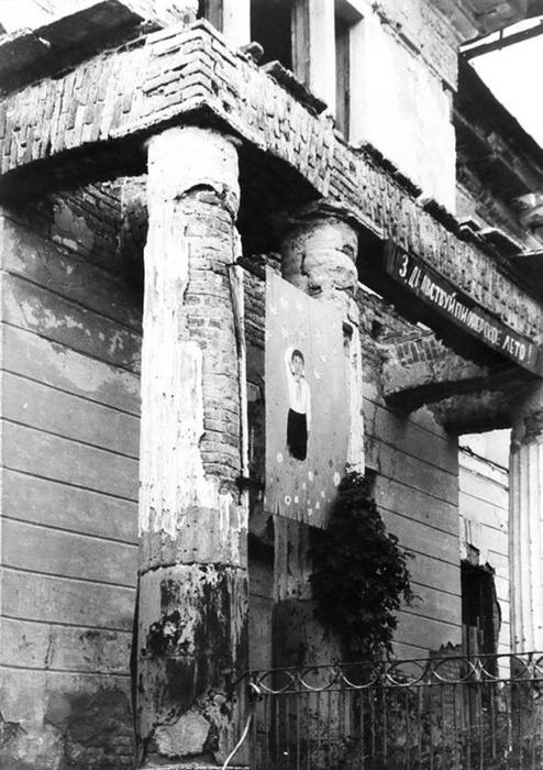 Иллюстрация к книге — Строгоновы. 500 лет рода. Выше только цари [i_384.jpg]